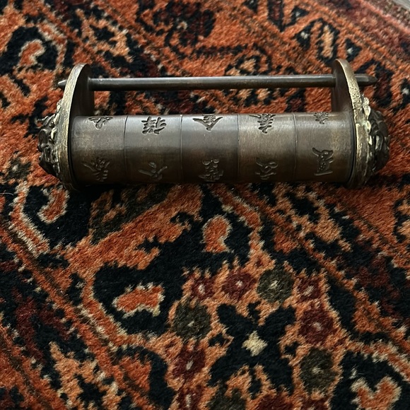 Oriental Chinese combination lock - Picture 1 of 13